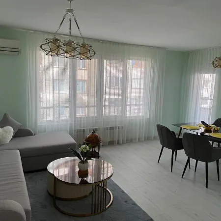 Contemporary Comfort In Lozenets Apartmán *