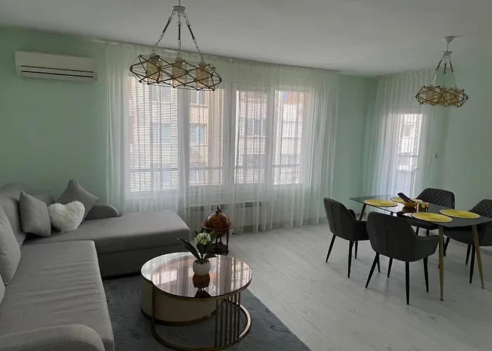 Contemporary Comfort In Lozenets Lejlighed *